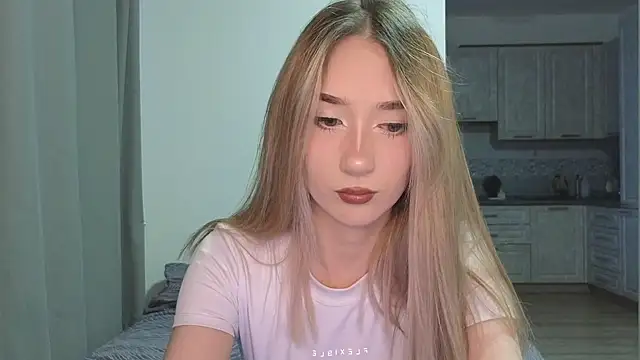 Snapshot of VikiSea chatting on 03.20.25 VikiSea online show from 03.20.25