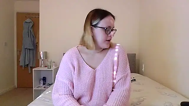 Snapshot of ScarletMae chatting on 01.27.25 ScarletMae online show from 01.27.25