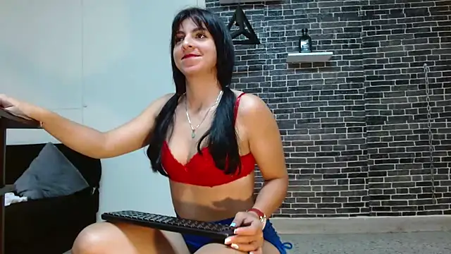 PaulinaRubio  online show from 12.27.24