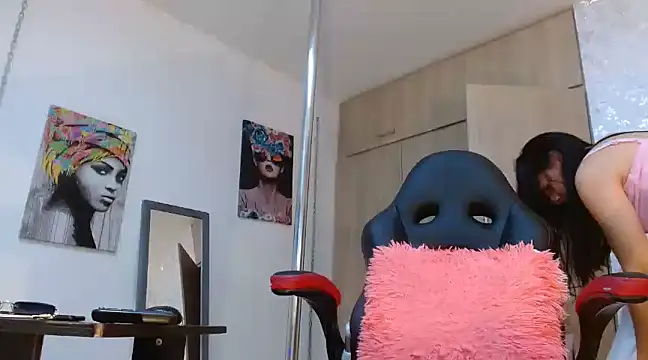 PaulinaRubio  online show from 12.28.24