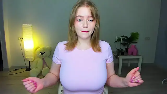 Snapshot of AidaPerry chatting on 10.08.25 AidaPerry online show from 10.08.25