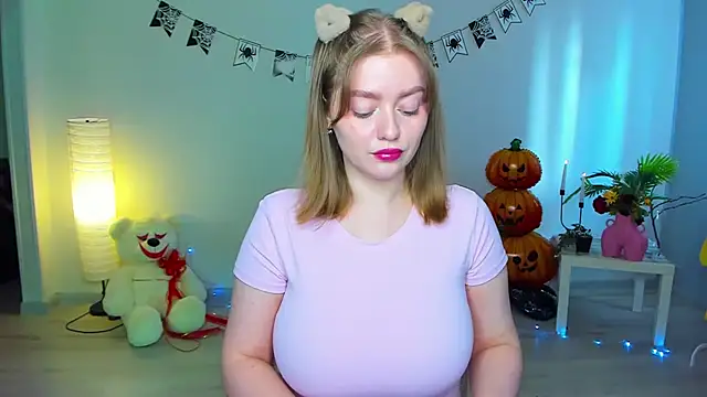 Snapshot of AidaPerry chatting on 10.23.25 AidaPerry online show from 10.23.25