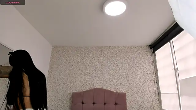 Snapshot of CharlotteeGray_ chatting on 12.13.24 CharlotteeGray online show from 12.13.24