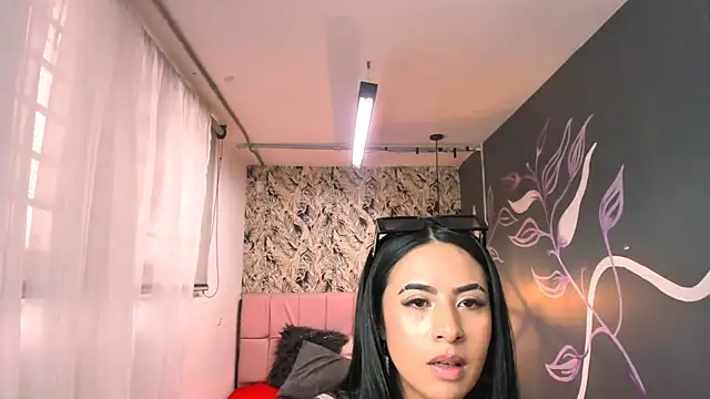 Snapshot of CharlotteeGray_ chatting on 02.04.25 CharlotteeGray online show from 02.04.25