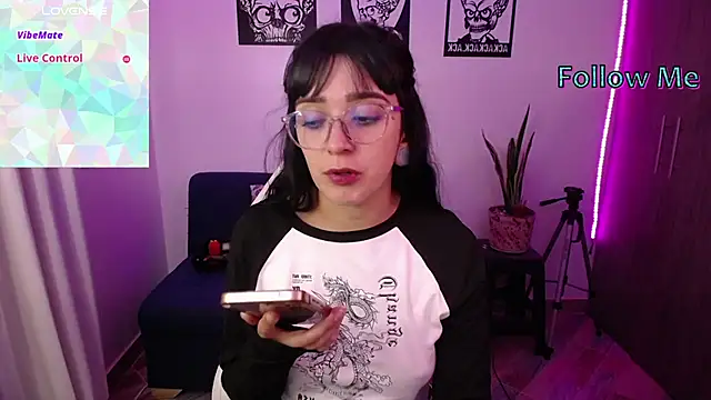 Snapshot of hibridaaa20 chatting on 09.29.25 hibridaaa20 online show from 09.29.25