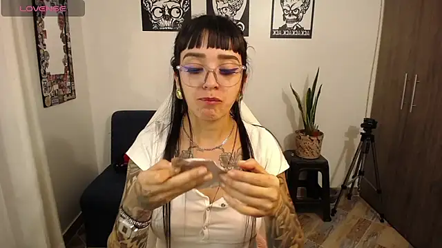 Snapshot of hibridaaa20 chatting on 10.08.25 hibridaaa20 online show from 10.08.25