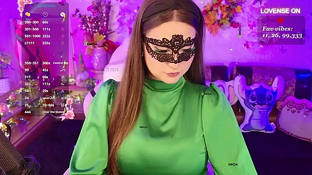 Snapshot of Miss_SweetPeach chatting on 10.18.25 Miss SweetPeach online show from 10.18.25