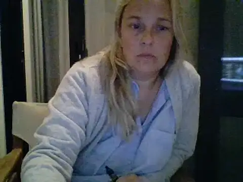 Snapshot of scrummymummy2 chatting on 10.23.25 scrummymummy2 online show from 10.23.25