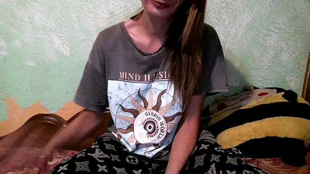 Snapshot of DennisXCaroll chatting on 11.08.25 DennisXCaroll online show from 11.08.25