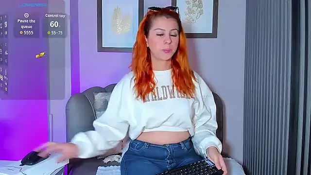 Nahiajhonson  online show from 10.15.25