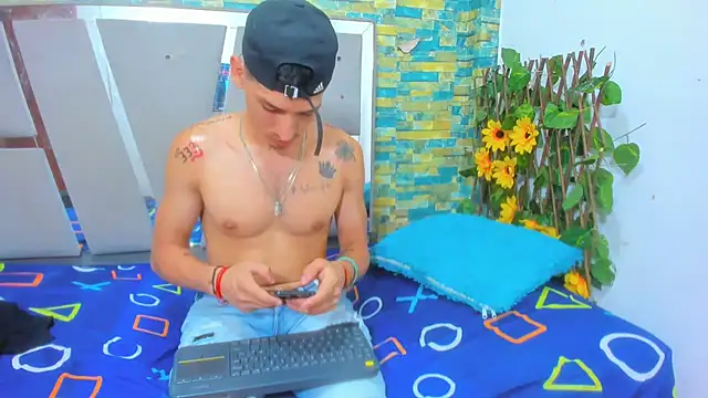 Snapshot of MasterSEX420 chatting on 01.21.25 MasterSEX420 online show from 01.21.25