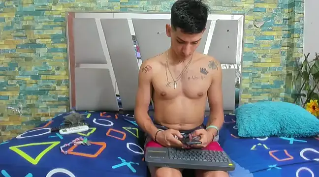 Snapshot of MasterSEX420 chatting on 01.28.25 MasterSEX420 online show from 01.28.25