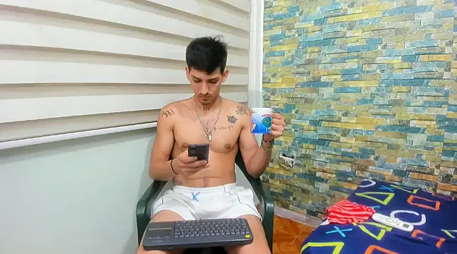 Snapshot of MasterSEX420 chatting on 02.10.25 MasterSEX420 online show from 02.10.25