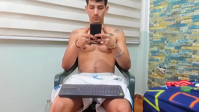 Snapshot of MasterSEX420 chatting on 02.10.25 MasterSEX420 online show from 02.10.25