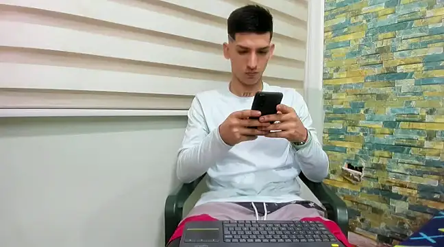 Snapshot of MasterSEX420 chatting on 02.15.25 MasterSEX420 online show from 02.15.25