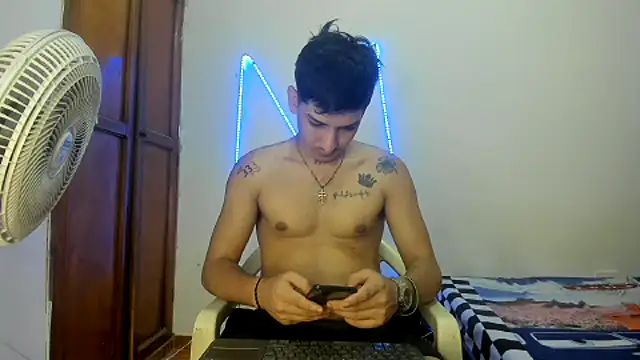 Snapshot of MasterSEX420 chatting on 10.06.25 MasterSEX420 online show from 10.06.25