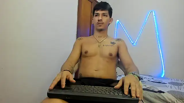 Snapshot of MasterSEX420 chatting on 11.08.25 MasterSEX420 online show from 11.08.25