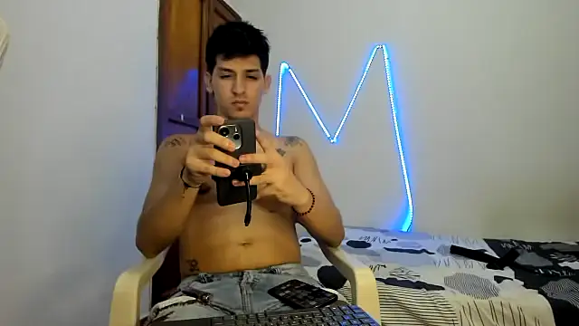 Snapshot of MasterSEX420 chatting on 11.10.25 MasterSEX420 online show from 11.10.25