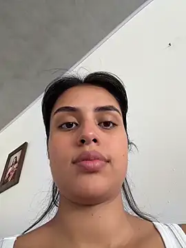 Snapshot of EmmaTorres_ chatting on 06.19.26 EmmaTorres online show from 06.19.26