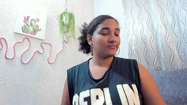 Snapshot of samanthaeliott22 chatting on 10.15.25 samanthaeliott22 online show from 10.15.25