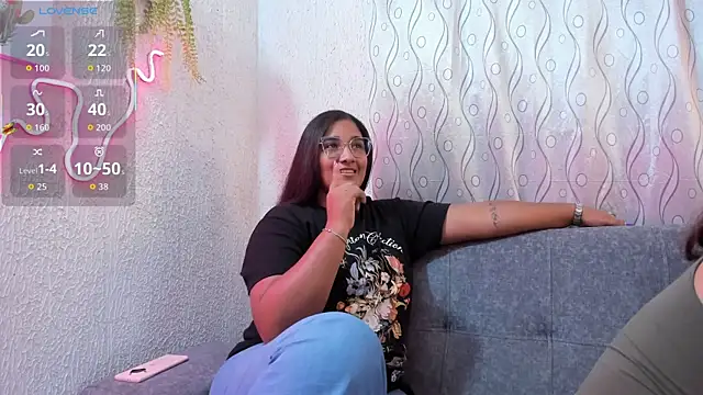 Snapshot of samanthaeliott22 chatting on 11.13.25 samanthaeliott22 online show from 11.13.25