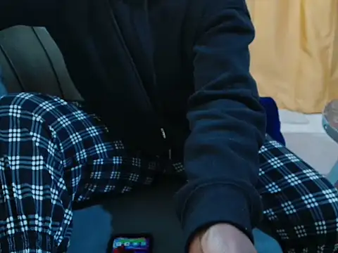 Snapshot of leslysexygirl chatting on 10.04.25 leslysexygirl online show from 10.04.25