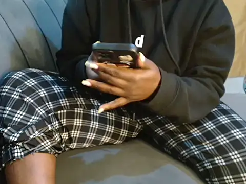 Snapshot of leslysexygirl chatting on 10.04.25 leslysexygirl online show from 10.04.25