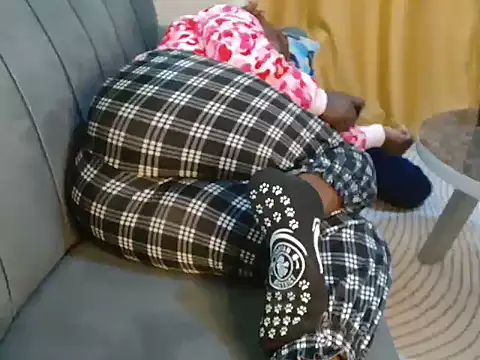 Snapshot of leslysexygirl chatting on 10.18.25 leslysexygirl online show from 10.18.25