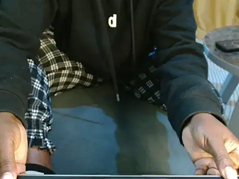 Snapshot of leslysexygirl chatting on 10.19.25 leslysexygirl online show from 10.19.25