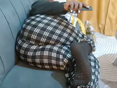 Snapshot of leslysexygirl chatting on 11.05.25 leslysexygirl online show from 11.05.25