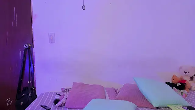 crystalvazquez online show from 10.23.25