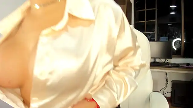 AlessiaLondon online show from 01.06.25