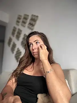 RaquelleDevon online show from 10.14.25