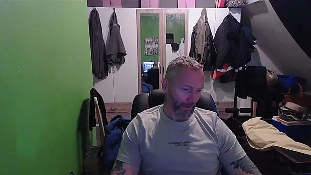 Snapshot of Rockburg chatting on 09.10.25 Rockburg online show from 09.10.25