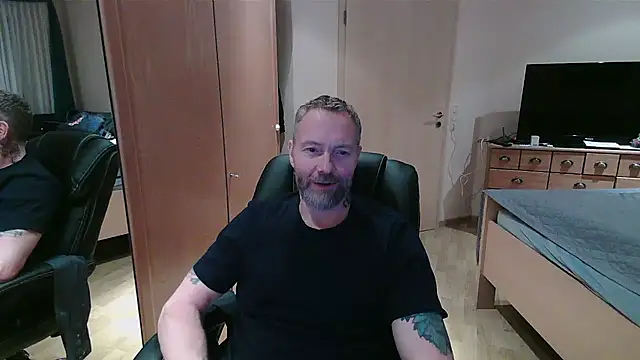 Snapshot of Rockburg chatting on 02.05.26 Rockburg online show from 02.05.26