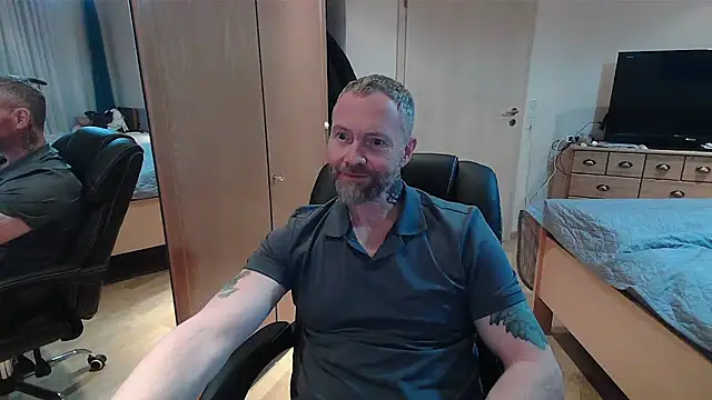 Snapshot of Rockburg chatting on 03.28.26 Rockburg online show from 03.28.26