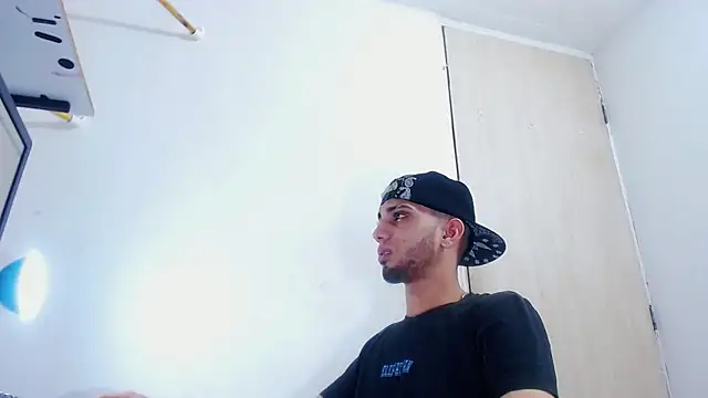 Snapshot of Gregory_hard chatting on 11.10.25 Gregory hard online show from 11.10.25