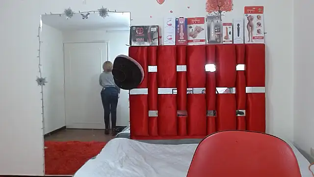 krystal thomson online show from 10.06.25