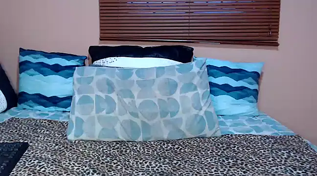 LONGBLKCLIT36 online show from 02.18.25