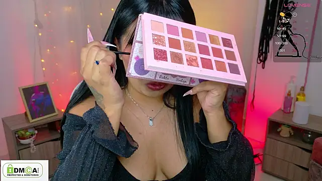 Snapshot of Miss_scarllet_ chatting on 05.19.26 Miss scarllet online show from 05.19.26