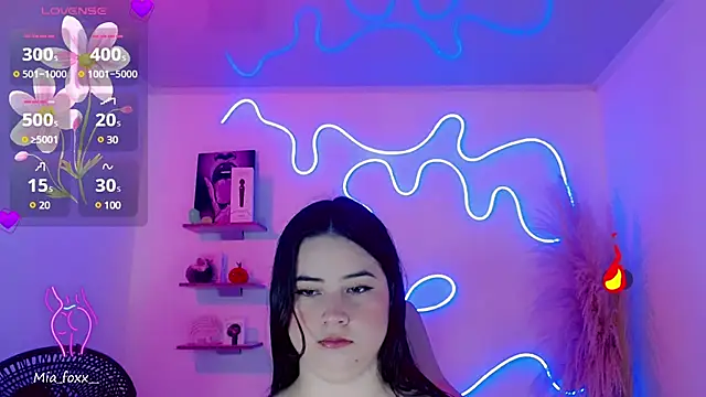 Mia foxx  online show from 01.17.25