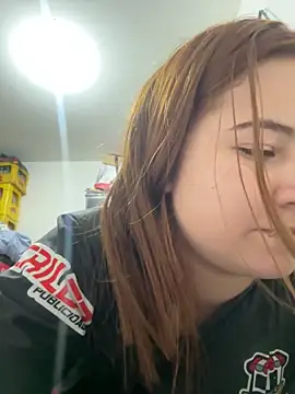 Mia foxx  online show from 12.21.25