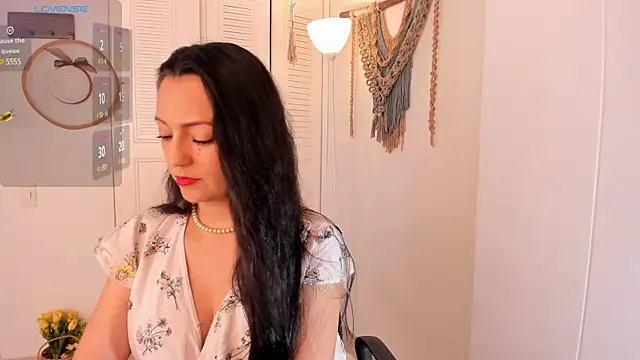 Snapshot of anaruiz_ chatting on 12.15.24 anaruiz online show from 12.15.24