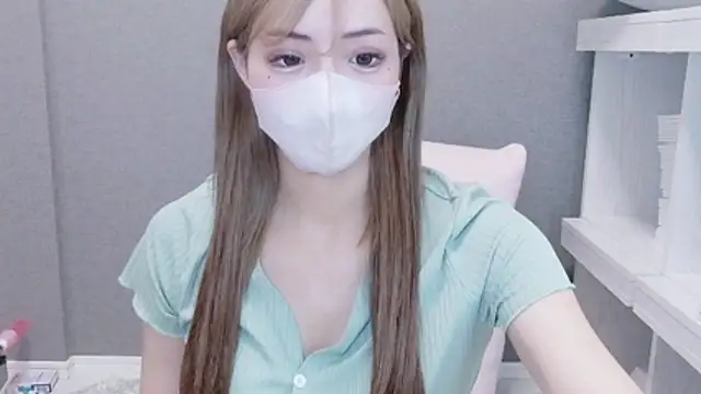 Snapshot of _chanMOMO_ chatting on 07.13.26 chanMOMO online show from 07.13.26