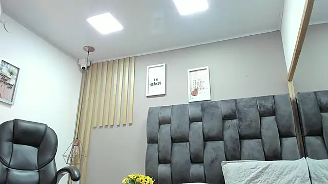 Snapshot of camila__herrera chatting on 12.21.24 camila herrera online show from 12.21.24