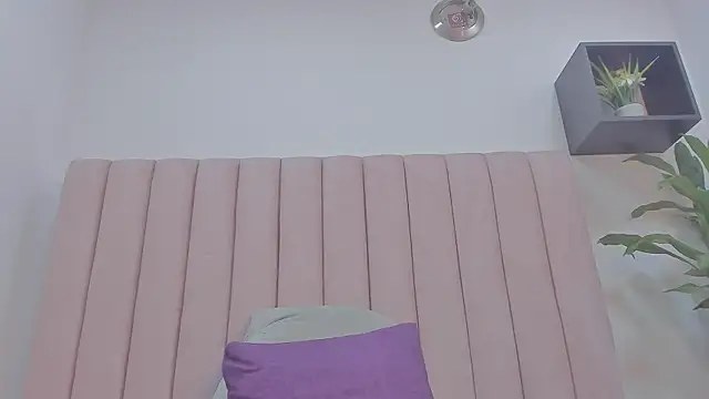 Snapshot of camila__herrera chatting on 03.19.25 camila herrera online show from 03.19.25