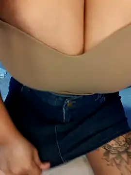 Wild wifey online show from 10.11.25