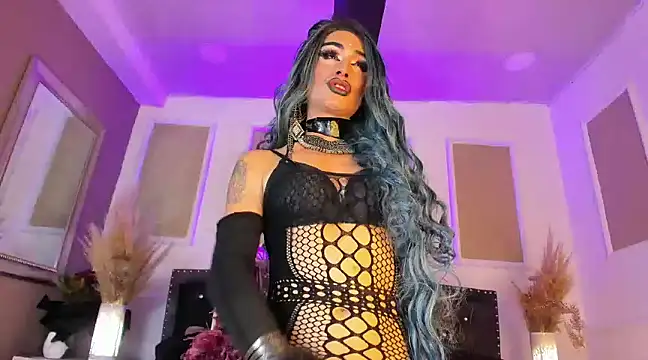 queen satin online show from 03.11.25
