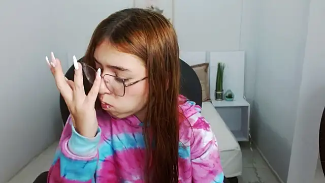 liseth fox online show from 02.17.25