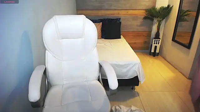 liseth fox online show from 02.23.25